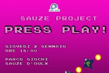 Locandina con Pac-Man gigante che mangia i loghi della Scuola Sci Sauze Project